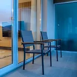 Mohost Urban Panoramic - Chic Overlooking The Mountains Brassó