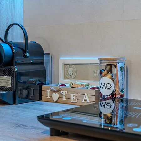 Апартаменти Mohost Urban - Chic Overlooking The Mountains Брашов