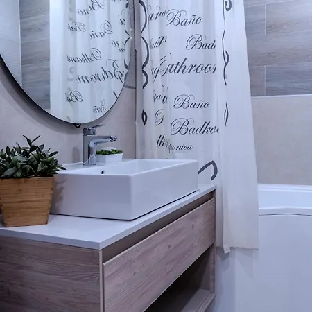 Mohost Urban - Chic Overlooking The Mountains