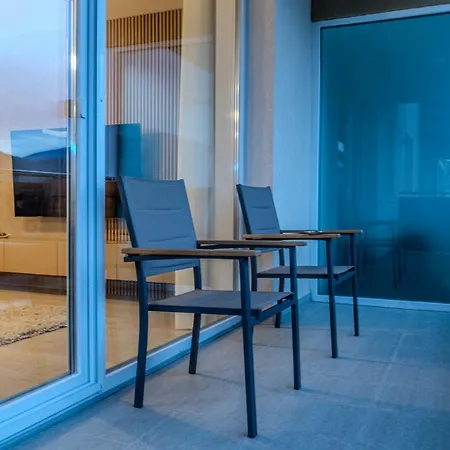 Mohost Urban Panoramic - Chic Overlooking The Mountains Брашов