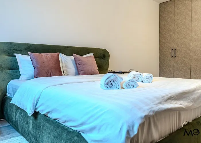 Mohost Urban - Chic Overlooking The Mountains Брашов