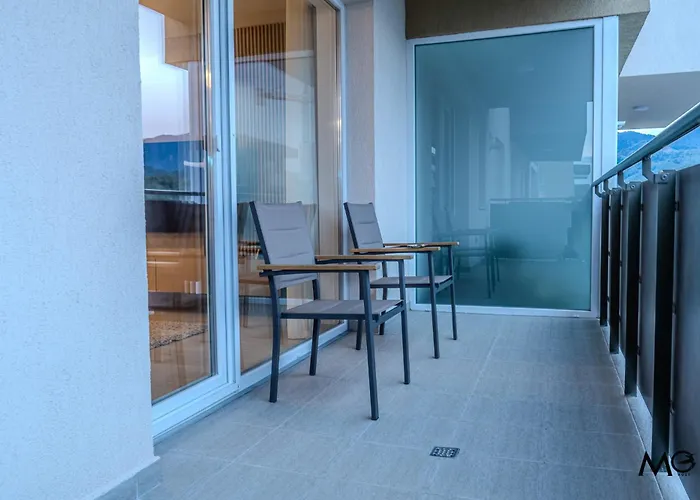 Mohost Urban - Chic Overlooking The Mountains *