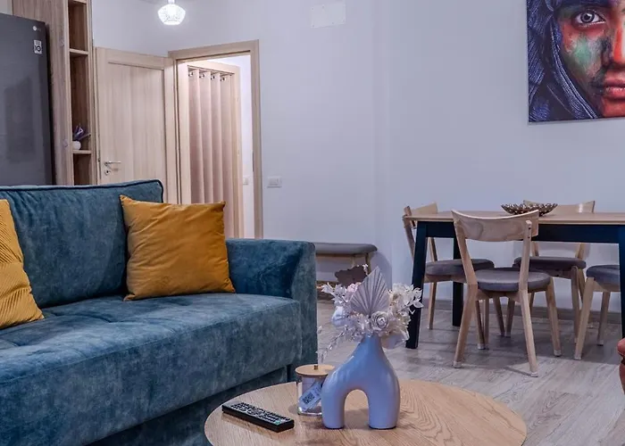 Апартаменти Mohost Urban - Chic Overlooking The Mountains *