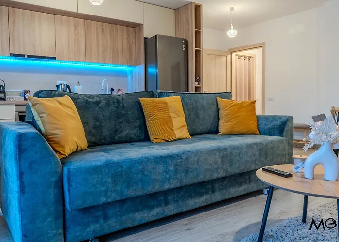 Апартаменти Mohost Urban - Chic Overlooking The Mountains Брашов